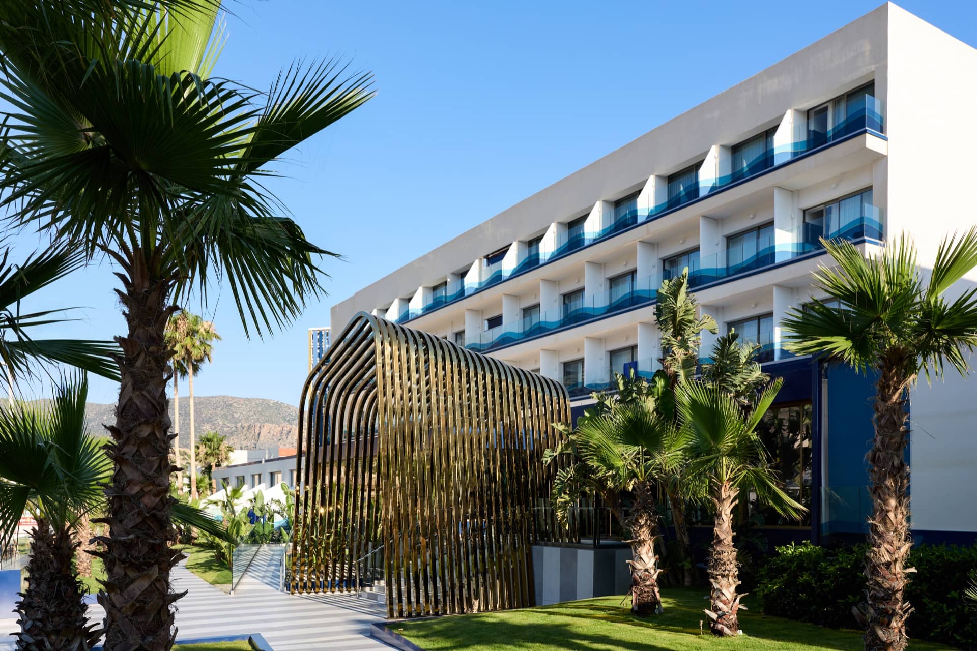 I Resort Beach Hotel and Spa